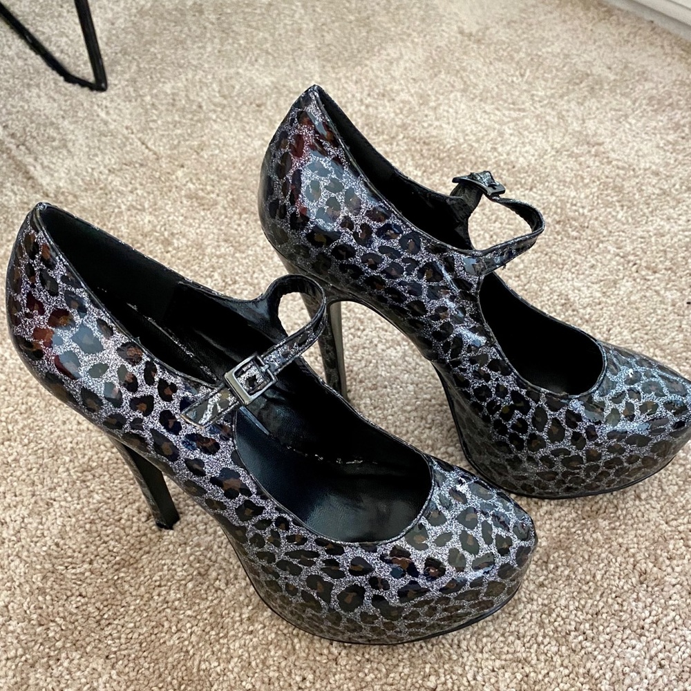 Leopard Stilettos - Picture 2 of 2
